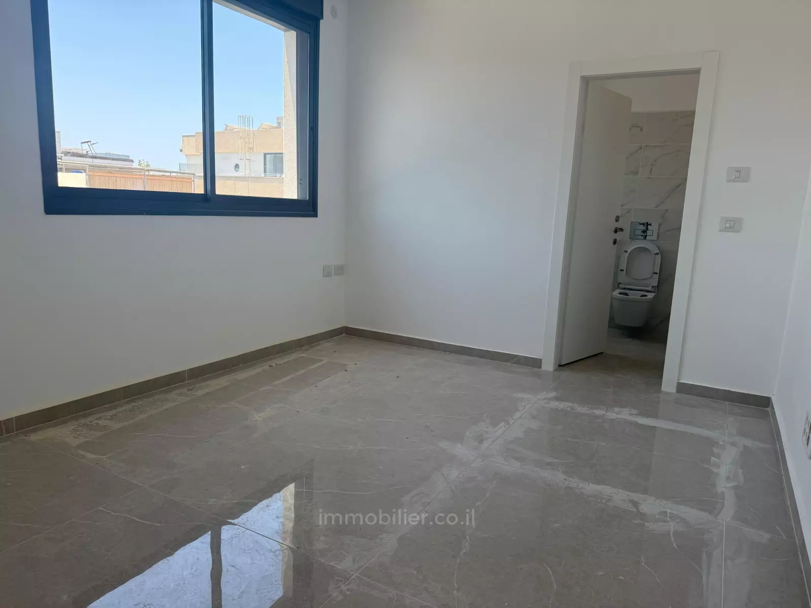 Penthouse 3 rooms Tel Aviv Bazel 232-IBL-3939