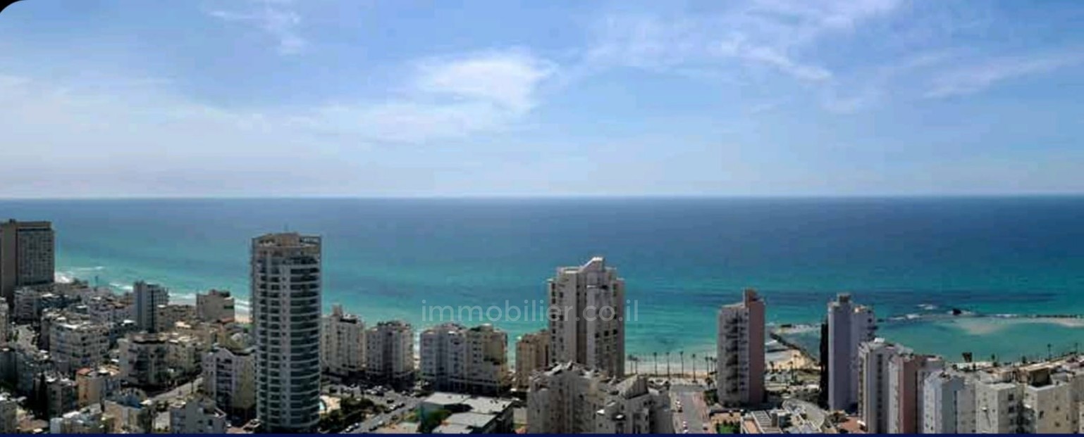 Apartment for sale in a new project in bat yam