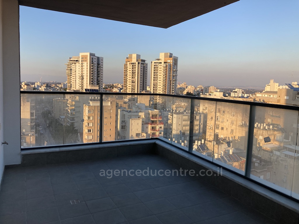 Apartamento 4 cômodos  Netanya Centro da cidade 281-IBL-540
