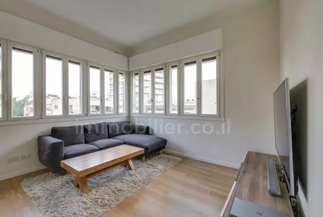 Apartment 2 rooms Tel Aviv quarter of the sea