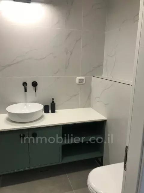 Квартира 3 комнат Tel Aviv Bazel