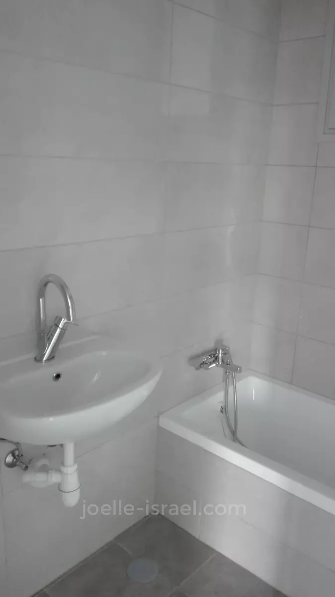 Apartamento 4 cômodos Netanya Centro da cidade 316-IBL-1777