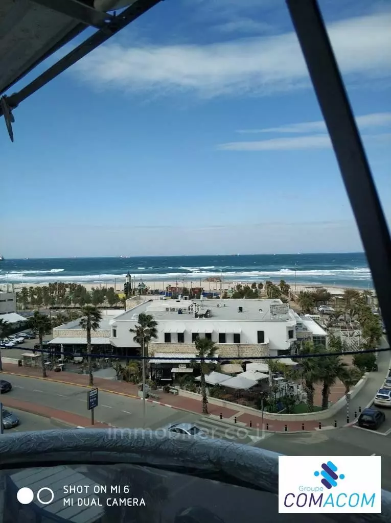 avec terrasse,Bon emplacement,Vue sur la mer,Bel appartement,Magnifique