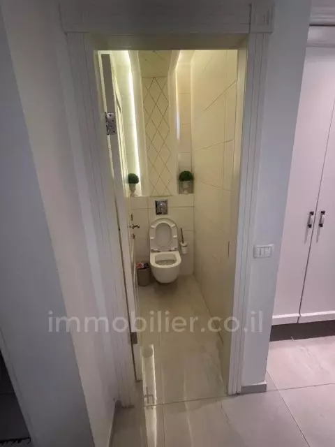 Planta baja 6 habitaciones Ashdod City