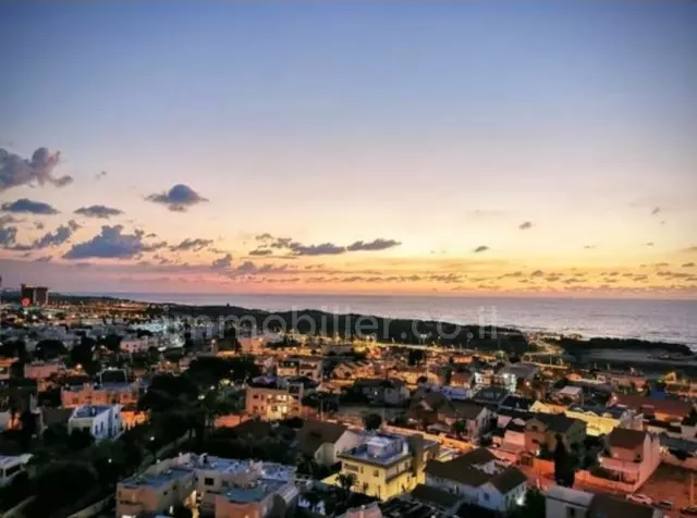 Avec terrasse,Dans un bel immeuble,Bon emplacement,Proche de la mer,Bien agencé,Clair,spacieux,Bel appartement,Magnifique