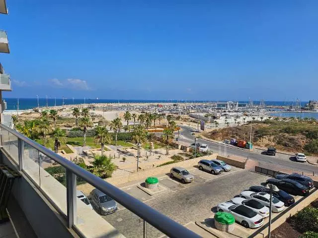 Avec terrasse,Dans un bel immeuble,Grand,Proche de la mer,Vue sur la mer,A ne pas manquer !,Bien agencé,Clair,spacieux,Entierement meuble