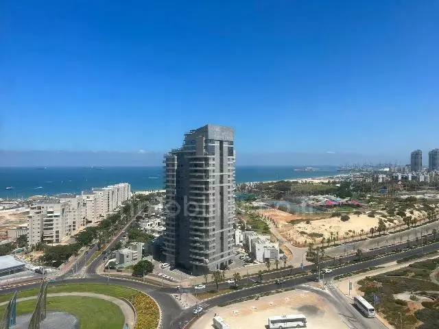 Avec terrasse,Dans un bel immeuble,Investi,Au centre,Bon emplacement,Grand,Vue sur la mer,Bien agencé,Clair,spacieux,Magnifique
