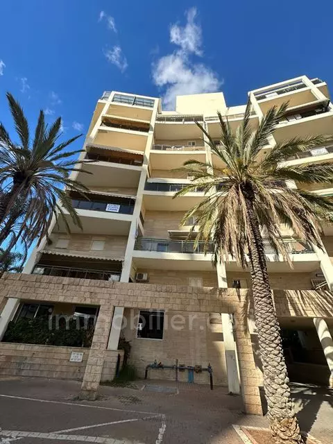 A ne pas manquer !,Avec terrasse,Bel appartement,Bien agencé,Bon emplacement,Dans un bel immeuble,Grand,Haut standing,Investi,Magnifique,spacieux