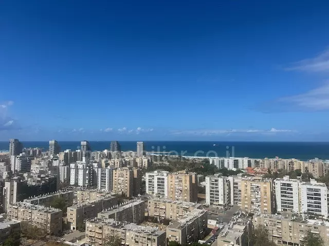 Au centre,Avec terrasse,Bel appartement,Bien agencé,Bon emplacement,Dans un bel immeuble,Dans un immeuble neuf,Vue sur la mer