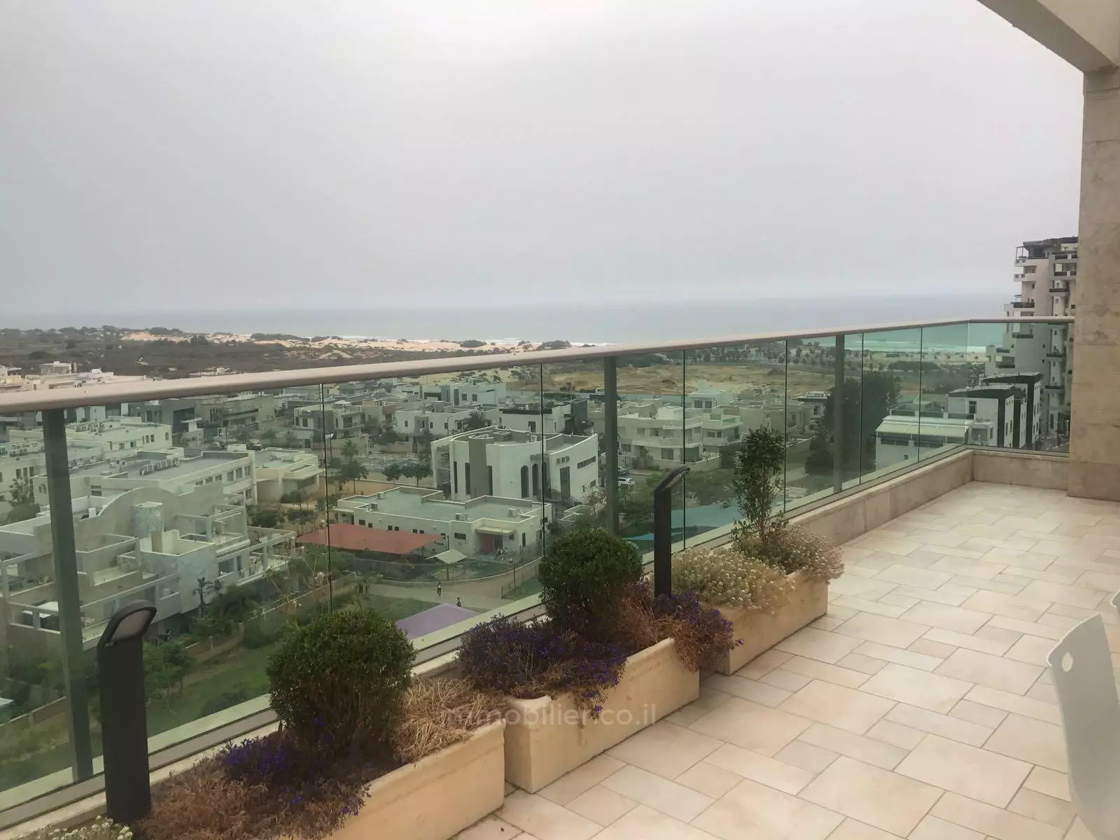 Avec terrasse,Bel appartement,Bon emplacement,Dans un bel immeuble,Proche de la mer,spacieux,Vue sur la mer