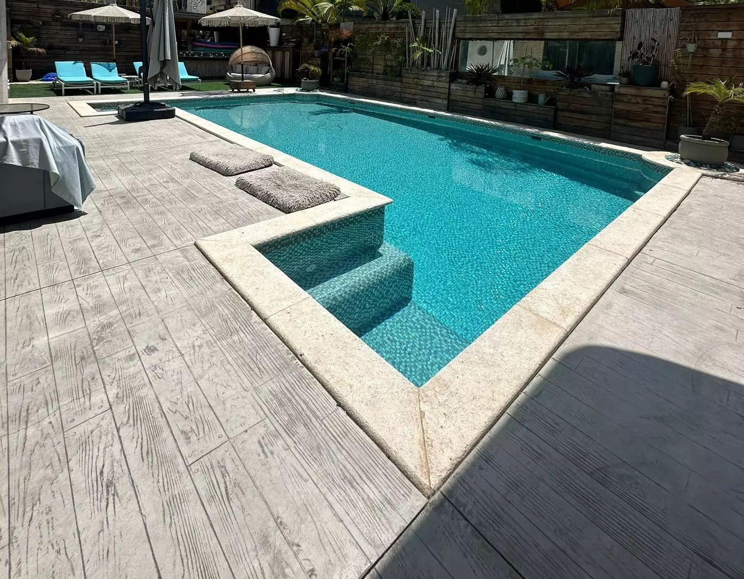 A ne pas manquer !,Bon emplacement,Entierement meuble,Grand,Grand jardin,Haut standing,Hauts plafonds,Investi,Luxueux,Magnifique,Proche de la mer,spacieux