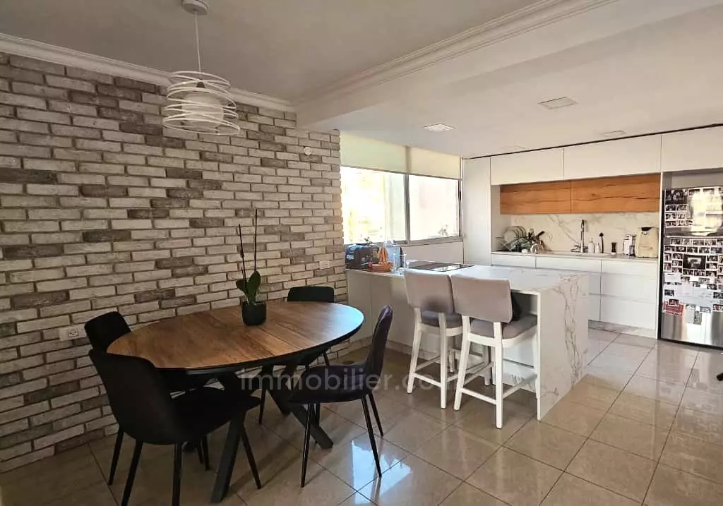 À ne pas manquer! Joli 4 pièces entièrement rénové à louer, vue magnifique sur la mer, Youd Alef, Ashdod