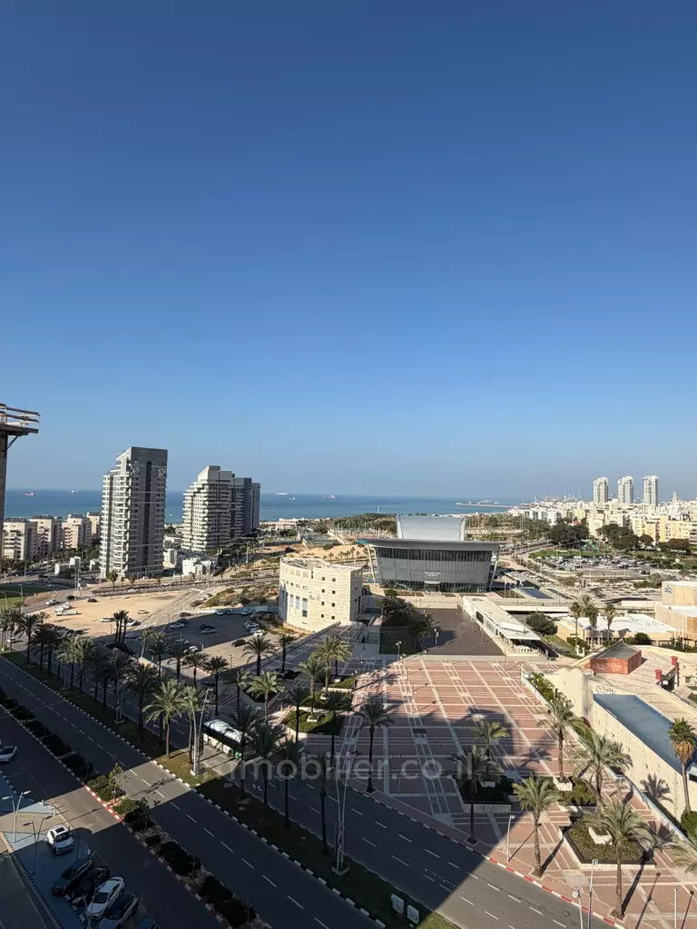 Bonne occasion à ne pas manquer ! Grand 5 pièces à vendre avec vue mer panoramique de chaque pièce, Maar, Ashdod