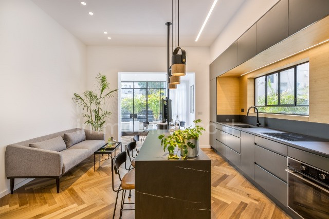 Purchase Ground floor Tel Aviv