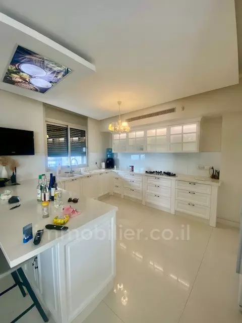 דירה 4 חדרים נתניה נת 600 342-IBL-6810