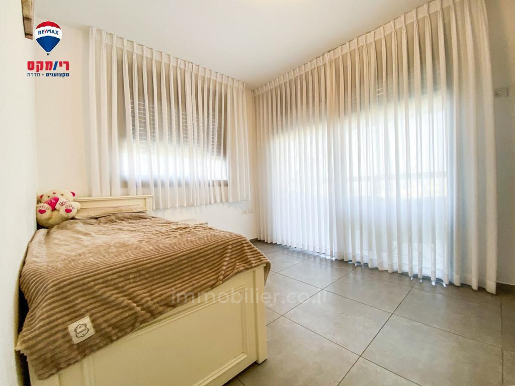 Apartamento 5 cômodos  Hadera Centro da cidade 379-IBL-297