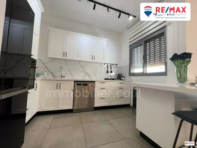 Apartment 4 rooms Hadera City center