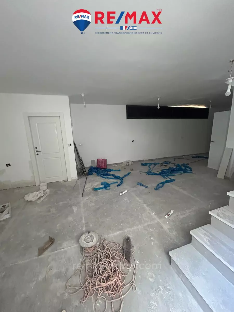 Villa 6 rooms Hadera Nisan district 379-IBL-417