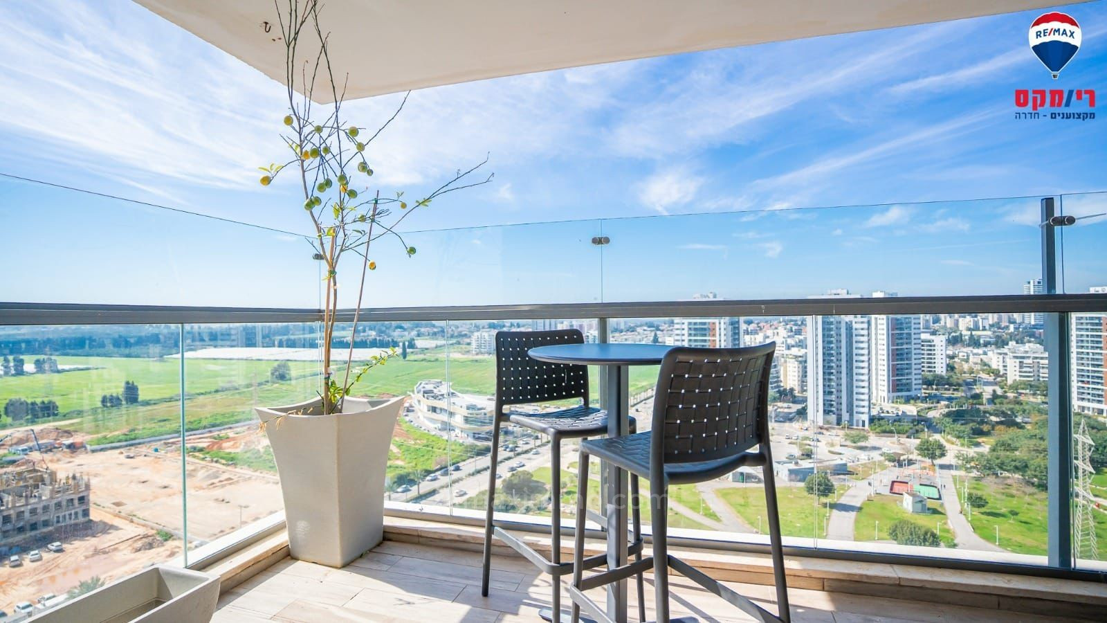 Wohnviertel Envie de vivre dans un mini penthouse avec une vue imprenable sur le fameux ecopark