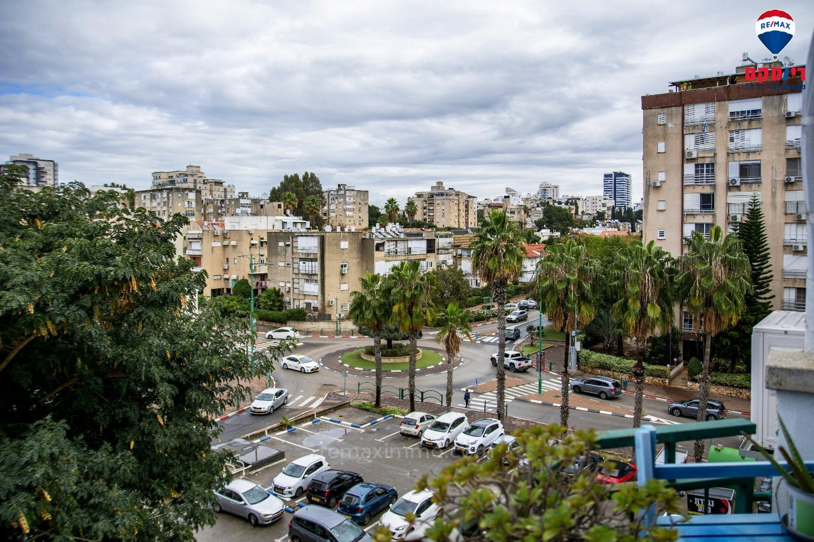 Quartier résidentiel Petit appartement très mignon de 3 pièces en exclusivité au coeur du centre-ville et au calme à hadera !