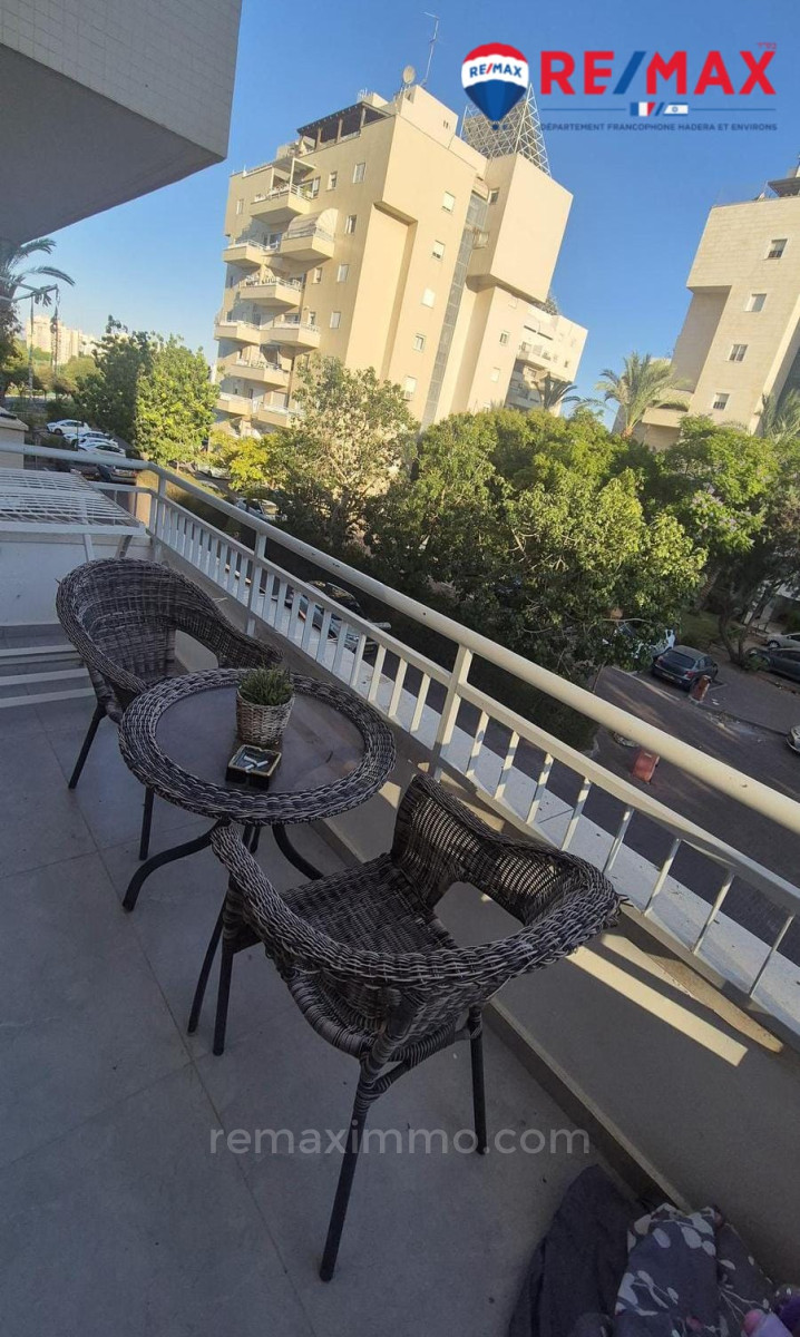 Dzielnica mieszkaniowa Charmant appartement de 4 pieces au bord du quartier park a un prix tres attractif