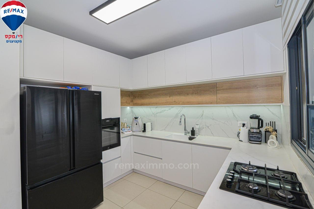 Residential quarter A saisir un superbe appartement de 4 pieces au dessus du beth habad francophone