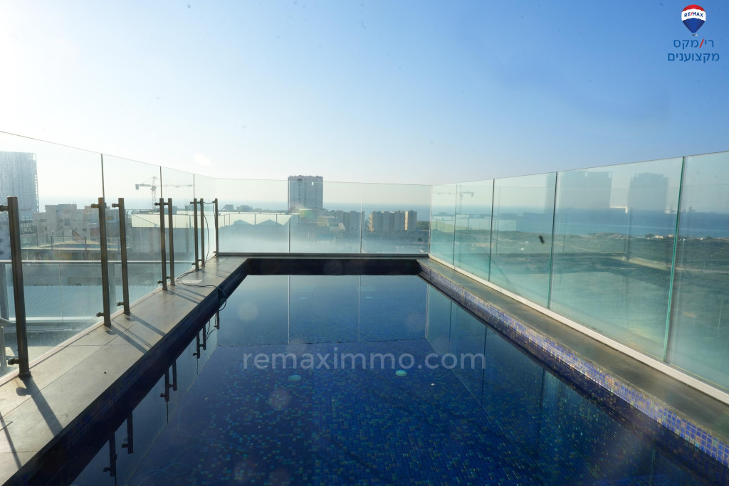 Жилой квартал Un duplex de 3 pieces somptueux en bord de mer avec votre piscine privee