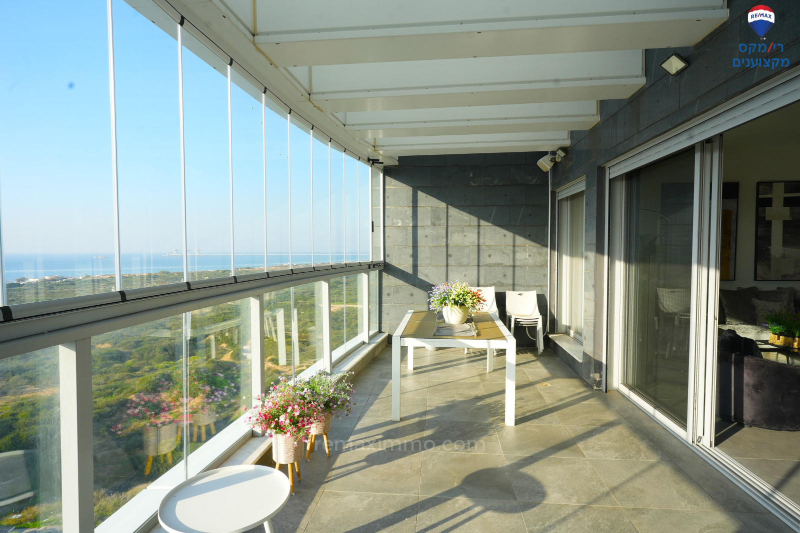 Жилой квартал Un duplex de 3 pieces somptueux en bord de mer avec votre piscine privee