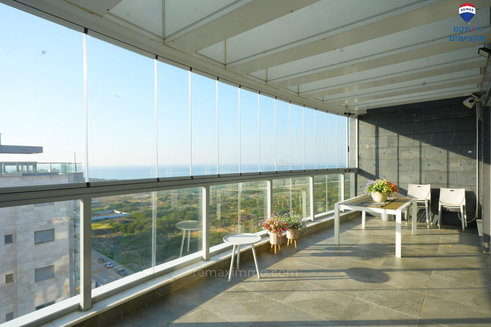 Barrio residencial Un duplex de 3 pieces somptueux en bord de mer avec votre piscine privee