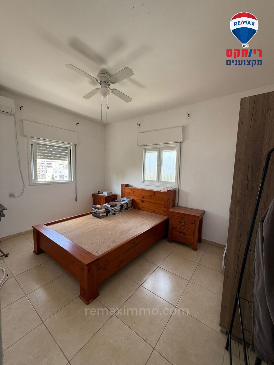 Жилой квартал Coup de fusil un appartement de 4 pieces avec ascenseur et parking au centre ville de hadera