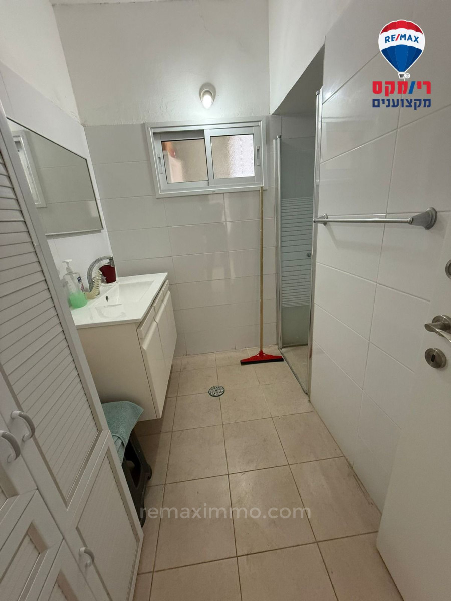 Жилой квартал Coup de fusil un appartement de 4 pieces avec ascenseur et parking au centre ville de hadera