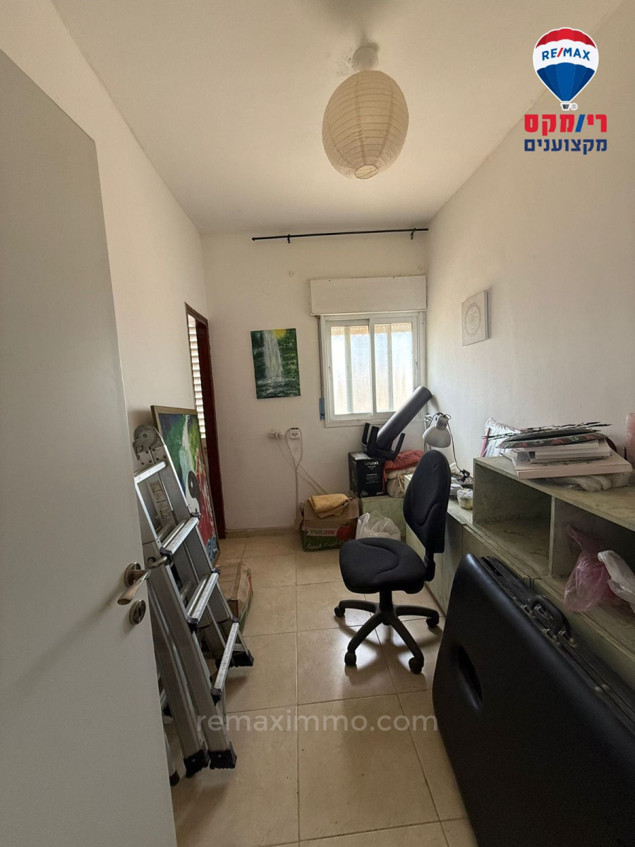 Жилой квартал Coup de fusil un appartement de 4 pieces avec ascenseur et parking au centre ville de hadera