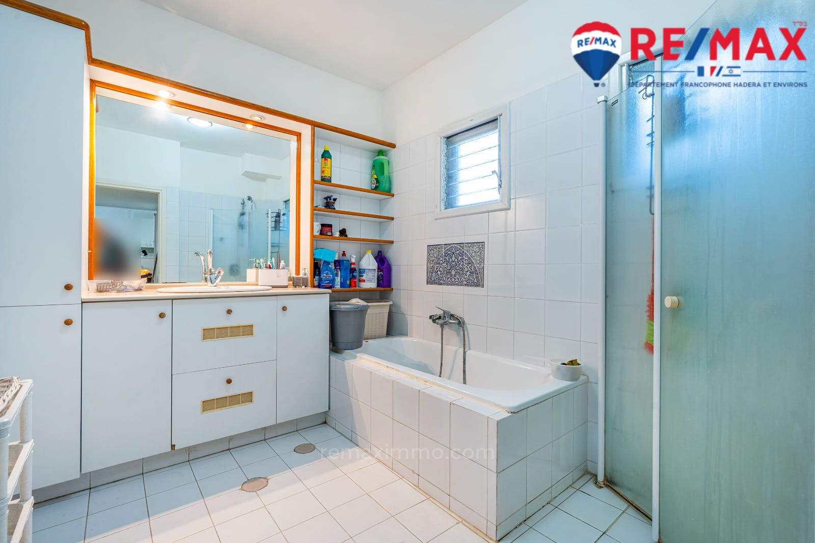 Quartier résidentiel Duplex rare, spacieux et lumineux en plein centre-ville de hadera avec une terrasse souccah ! potentiel exceptionnel !