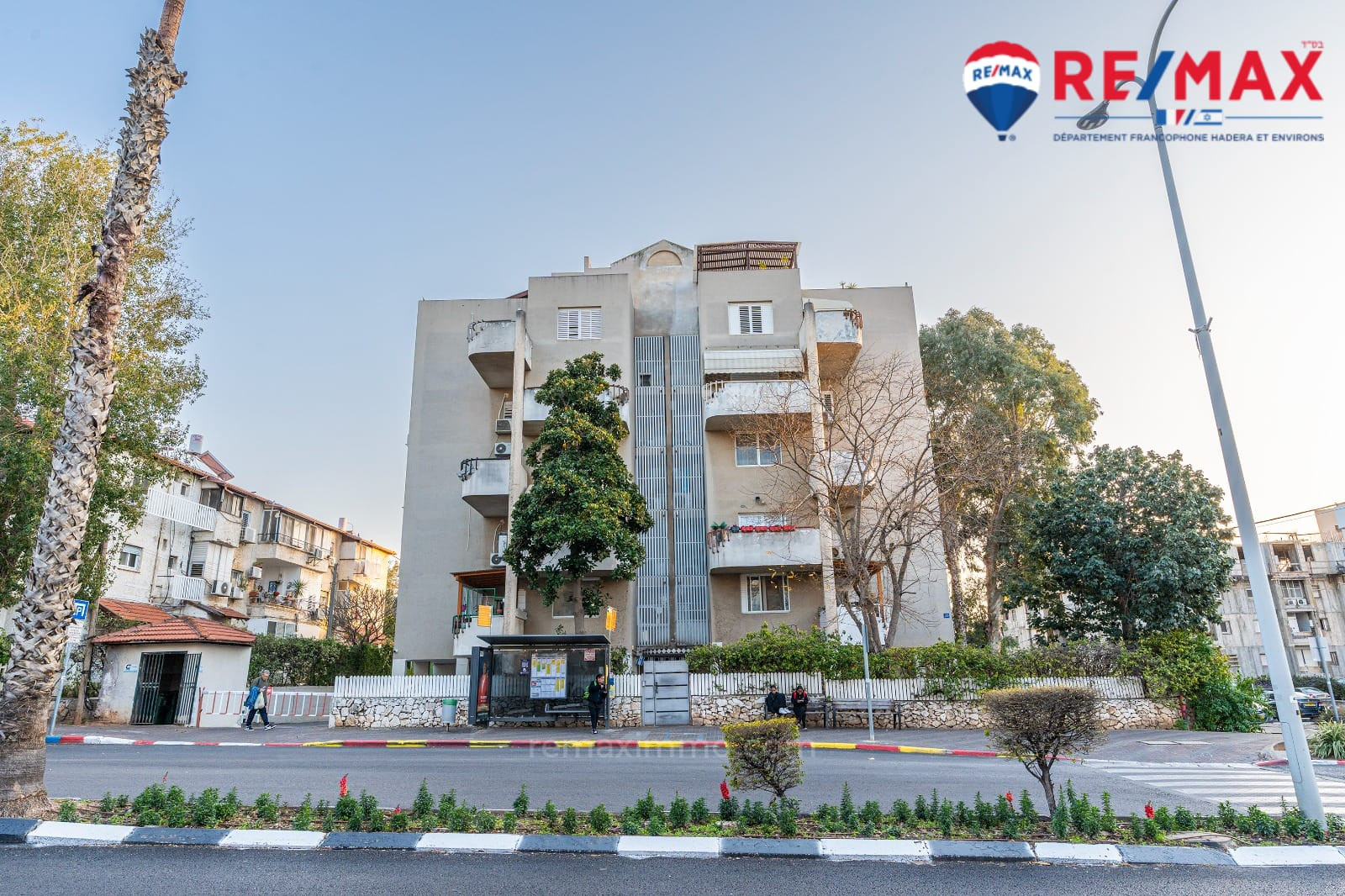 Quartier résidentiel Duplex rare, spacieux et lumineux en plein centre-ville de hadera avec une terrasse souccah ! potentiel exceptionnel !