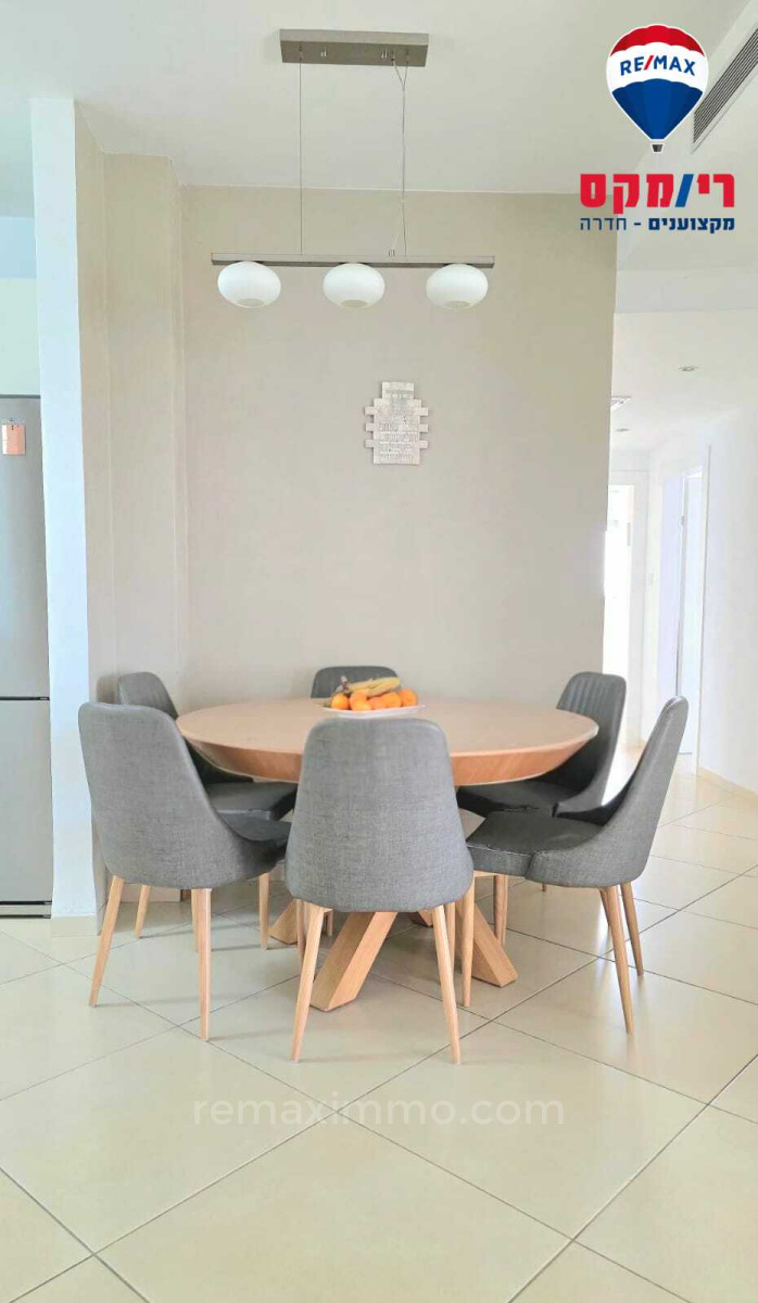 Жилой квартал Affaire exceptionnelle un grand appartement familial de 5 pieces renove a hadera dans le quartier du park