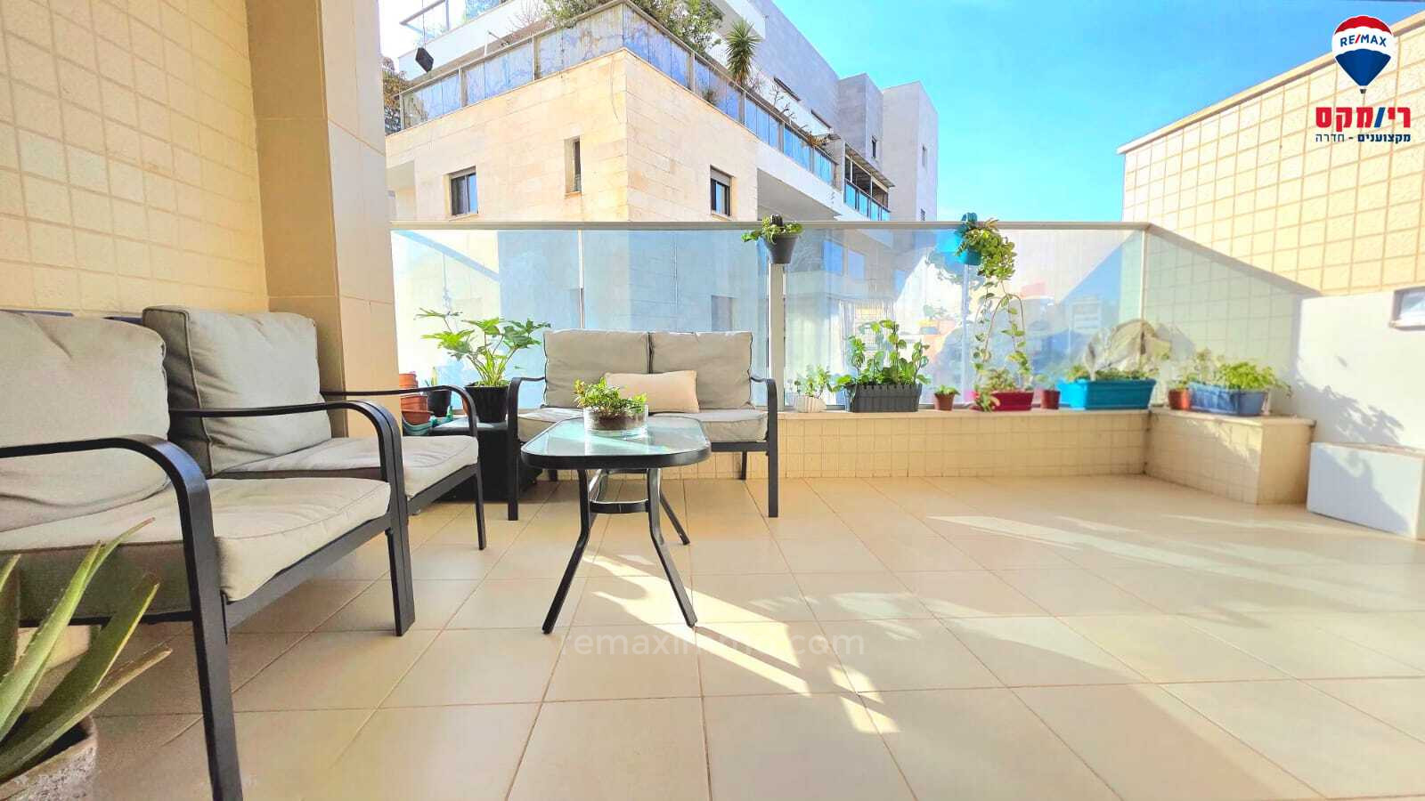 Жилой квартал Affaire exceptionnelle un grand appartement familial de 5 pieces renove a hadera dans le quartier du park