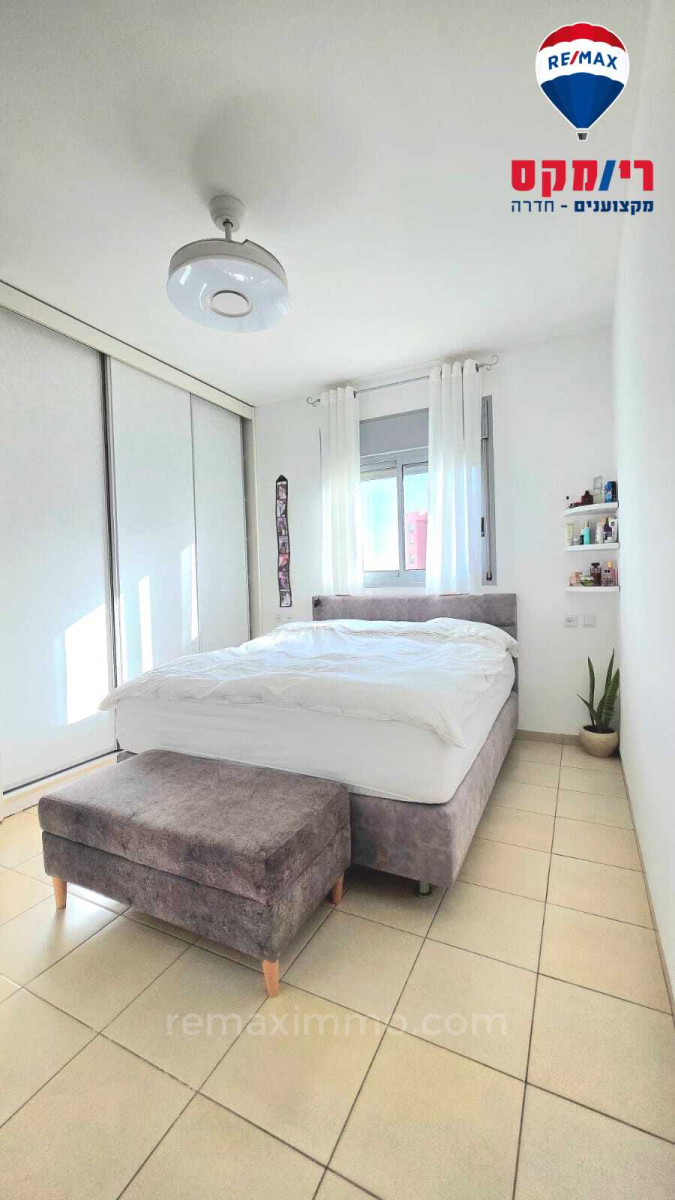 Quartier résidentiel Affaire exceptionnelle ! 
un grand appartement familial de 5 pièces rénové à hadera dans le quartier du park !