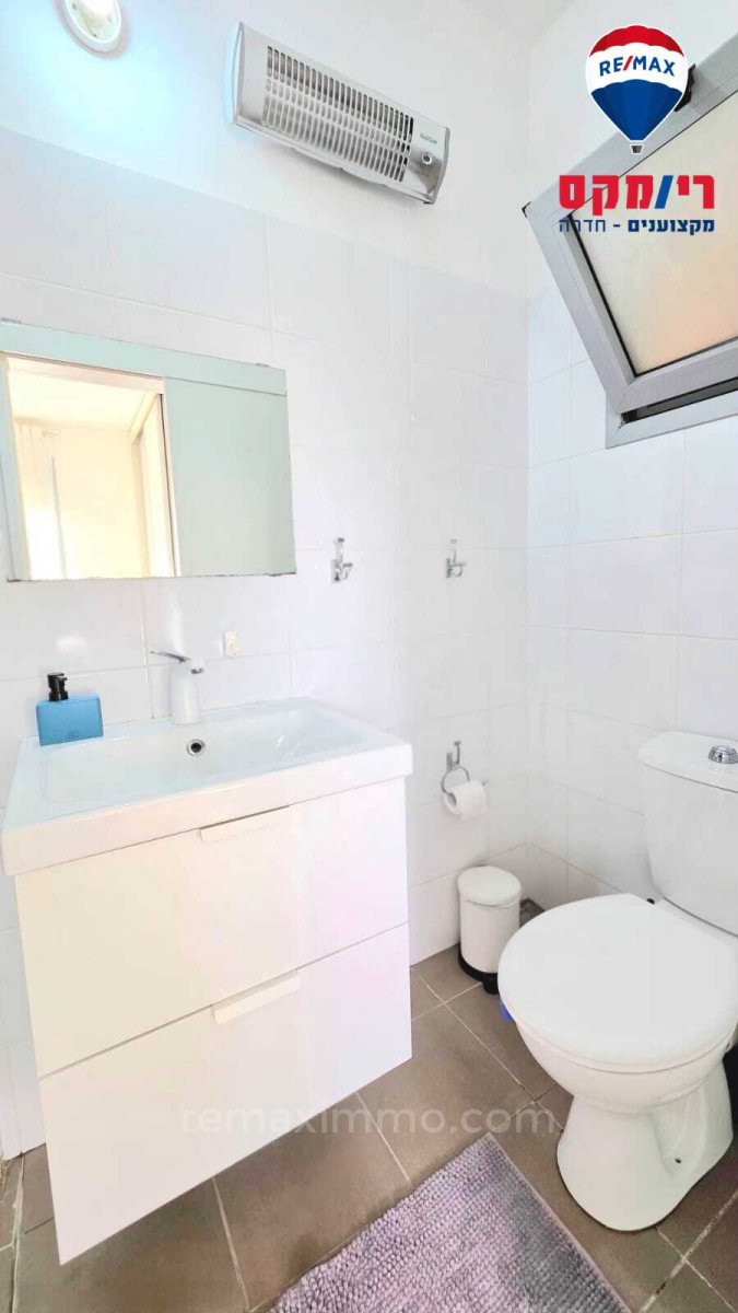 Quartier résidentiel Affaire exceptionnelle ! 
un grand appartement familial de 5 pièces rénové à hadera dans le quartier du park !