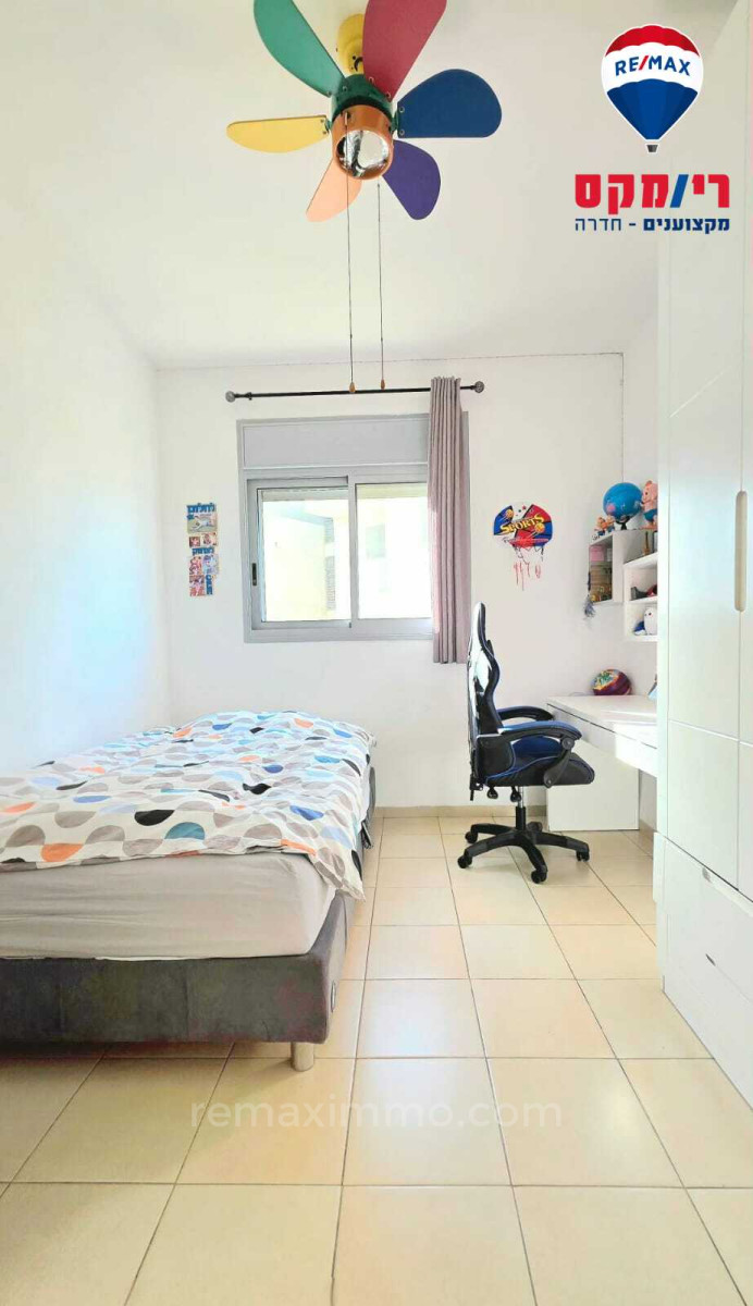 Quartier résidentiel Affaire exceptionnelle ! 
un grand appartement familial de 5 pièces rénové à hadera dans le quartier du park !