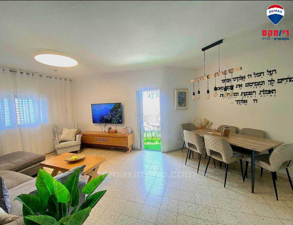 Quartier résidentiel Super affaire ! un appartement de 4 pièces spacieux avec terrasse, ascenseur et parking à l'entrée du quartier prisé haotsar de hadera !