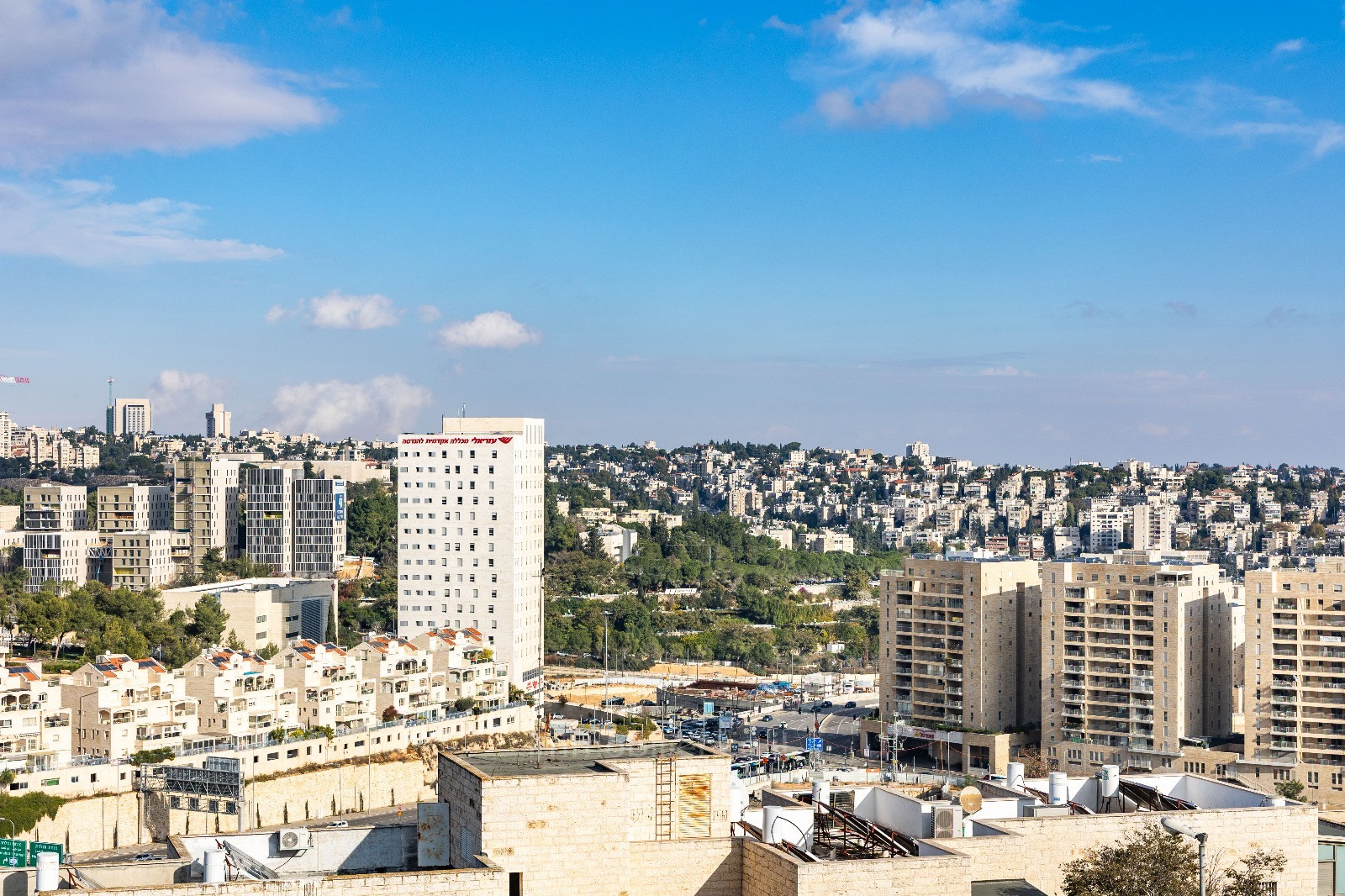 Жилой квартал Magnifique penthouse avec immense terrasse unite independante