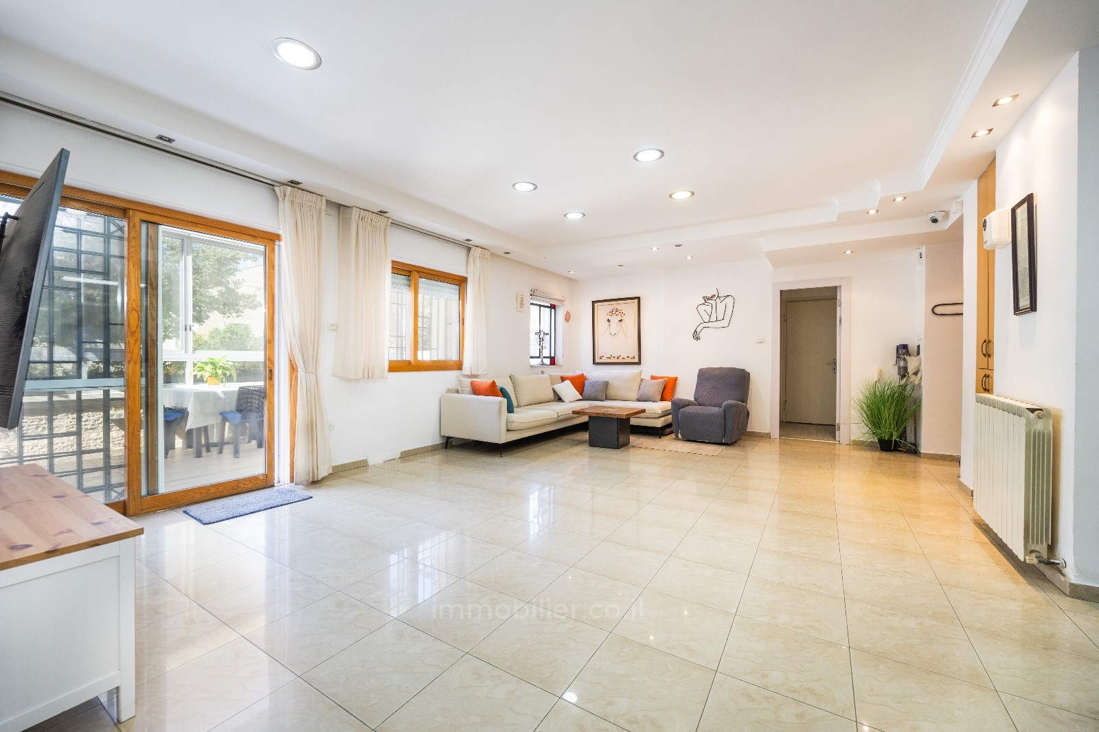 Wohnquartier Magnifique rdj avec 3 unites independantes