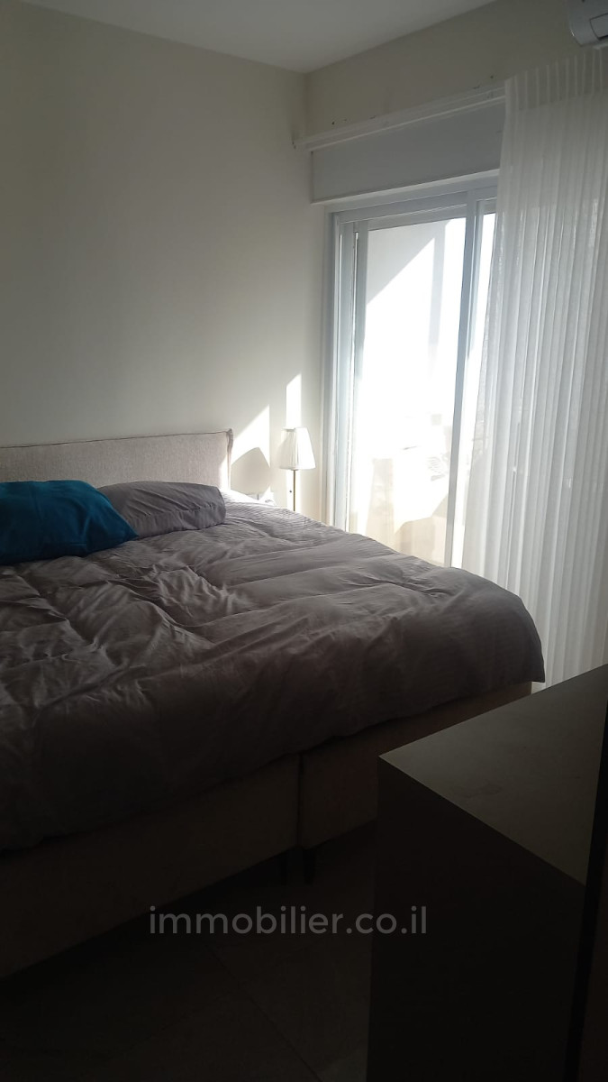 Wohnquartier A vendre beau 3 pieces entierement renove 71m2 centre ville jerusalem 4eme etage terrasse 7m2