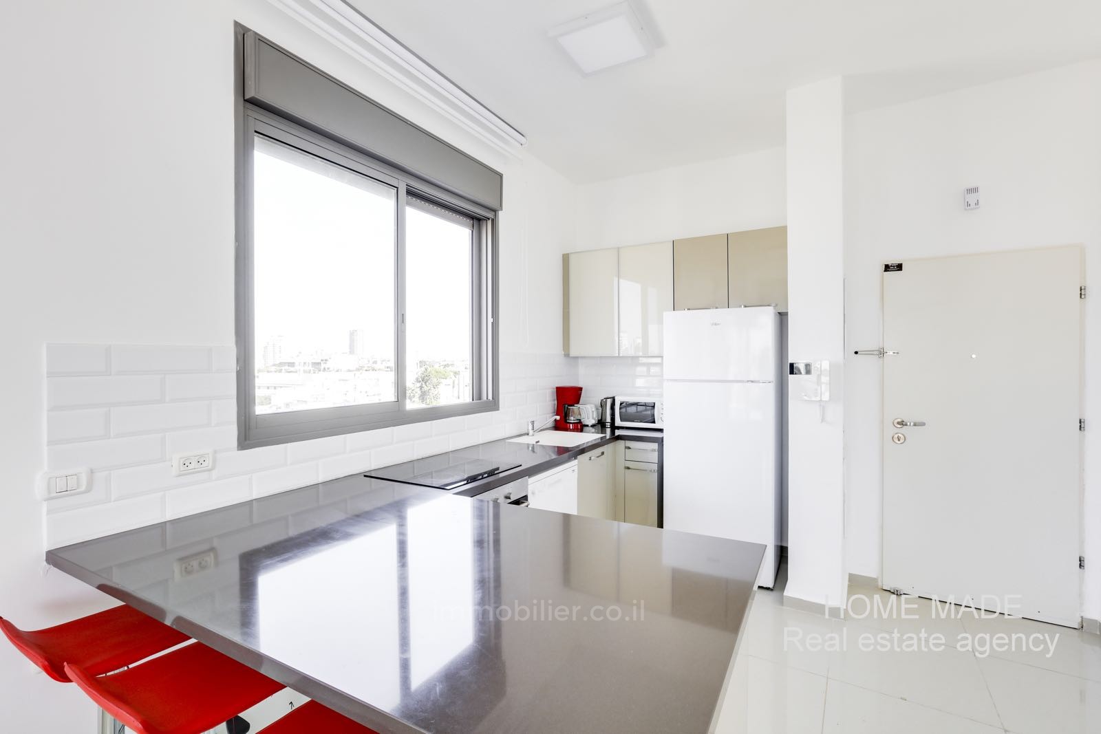 Mini-Penthouse 3 Rooms Tel Aviv City center 457-IBL-1037