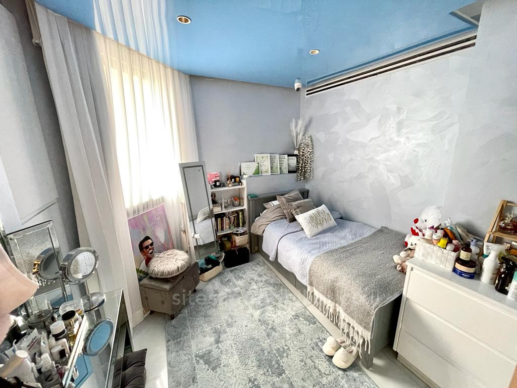 Квартира 4 комнат(-ы)  Netanya Kikar 457-IBL-1246