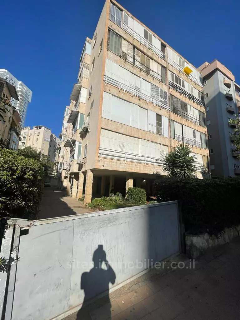 Apartamento 3 cômodos Netanya Centro da cidade 457-IBL-1280
