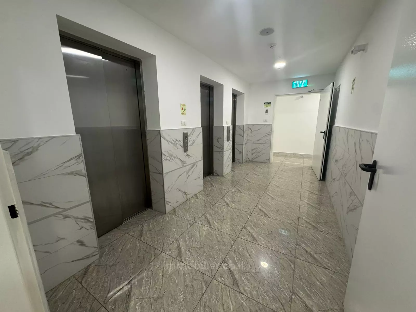 Apartamento 4 cômodos Netanya Centro da cidade 457-IBL-1483