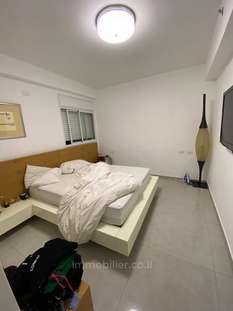 Apartment 4 Rooms Netanya Kikar 478-IBL-329