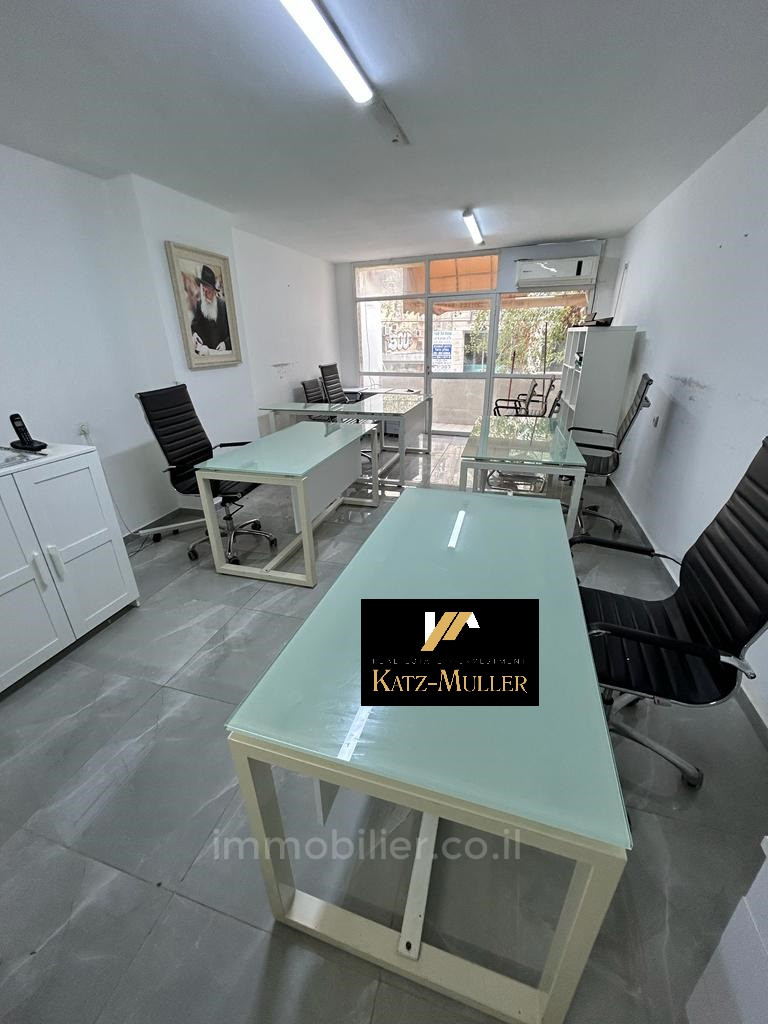 Offices 1.5 Rooms Netanya City center 478-IBL-356
