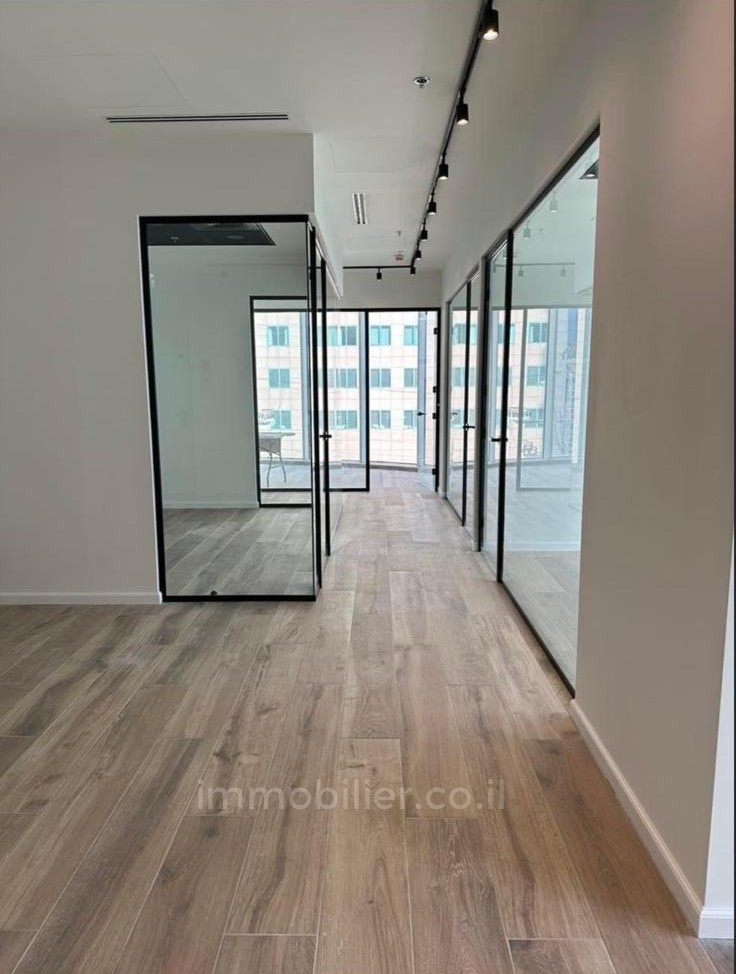 Offices 4 Rooms Netanya City center 511-IBL-1551